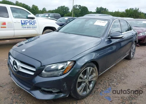 2015 Mercedes-Benz C 300 из США, поврежденный, VIN 55SWF4JB0FU055962